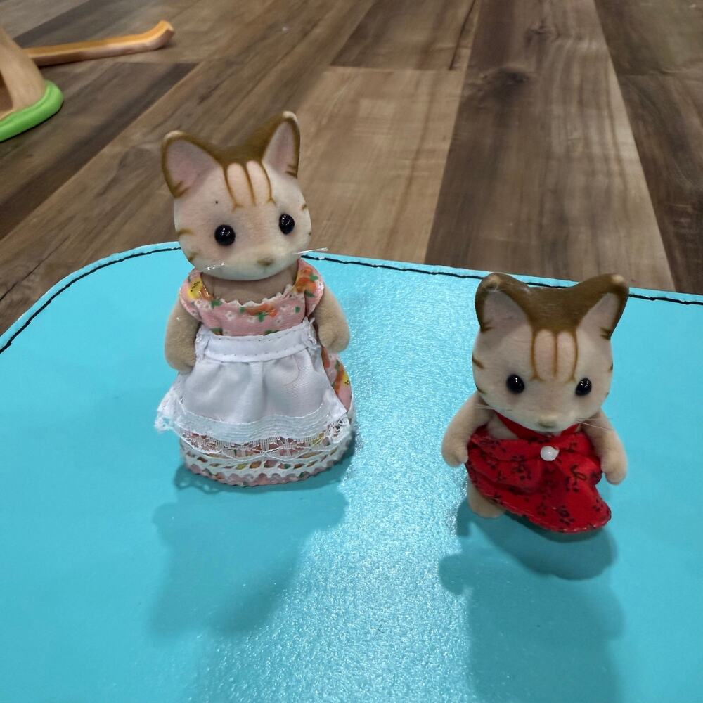 Calico Critters Stripe Cat Family Lot of 3 Sylvanian Families Flocked Figures - Picture 2 of 4